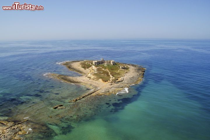 Immagine Isola delle correnti, una classica escursione da Pachino, nel sud-est della Sicilia - © Michele Ponzio / Shutterstock.com