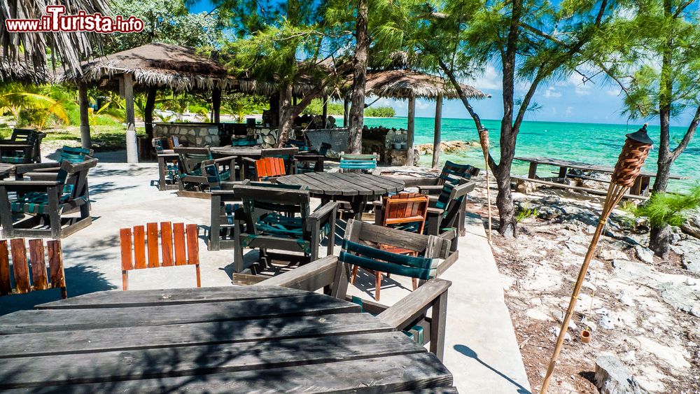 Immagine Un luogo di relax vicino al mare sull'isola di Andros, Arcipelago delle Bahamas. E' la quinta isola per dimensione delle Indie Occidentali con poco meno di 6 mila km quadrati di estensione.