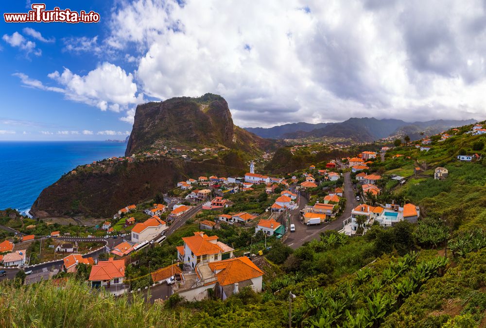 Immagine Isola di Faial dall'alto, arcipelago delle Azzorre, Portogallo.