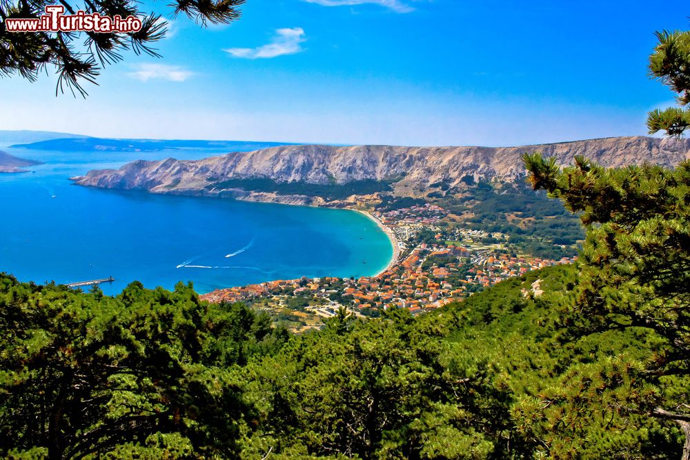 Immagine L'isola di Veglia o Krk in prossimità della città di Baska