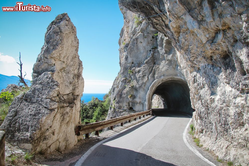 Immagine Itinerario lungo la spettacolare Strada della Forra in Lombardia, costa ovest del Lago di Garda