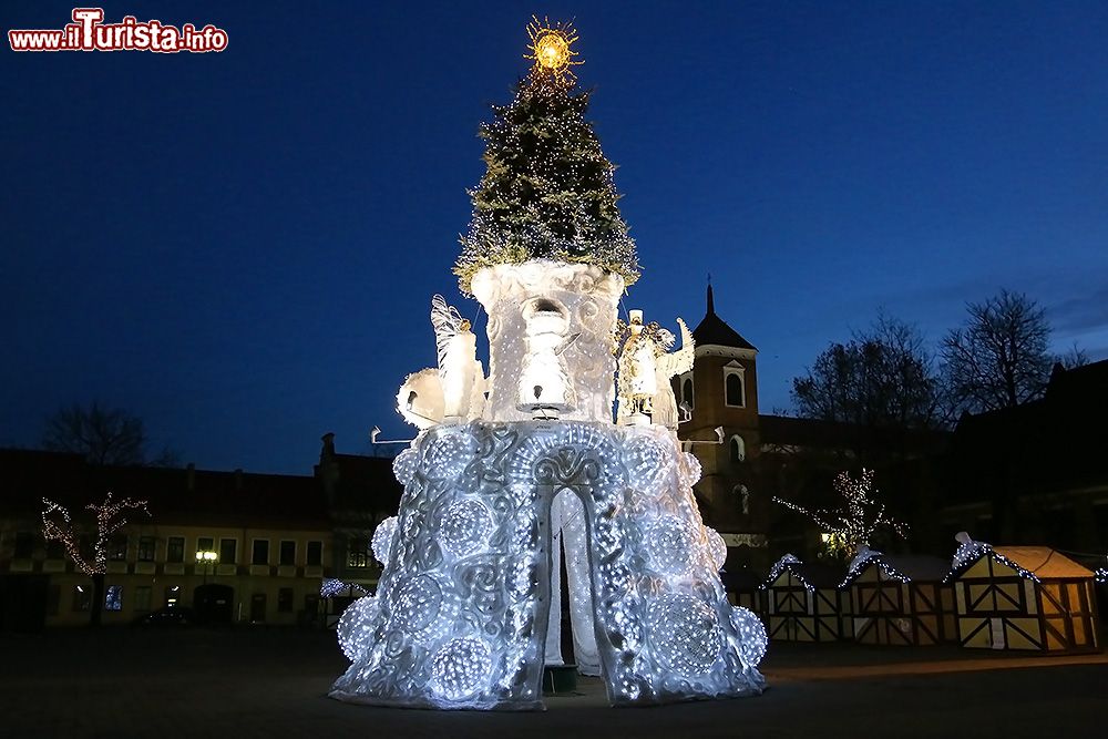 Immagine Da oltre 500 anni, S.Nicola è il patrono di Kaunas, che per questa ragione è considerata la capitale del Natale della Lituania e dei paesi Baltici.