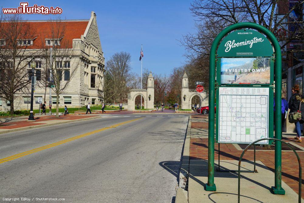 Immagine Kirkwood Street a Bloomington, USA, in una giornata estiva - © EQRoy / Shutterstock.com