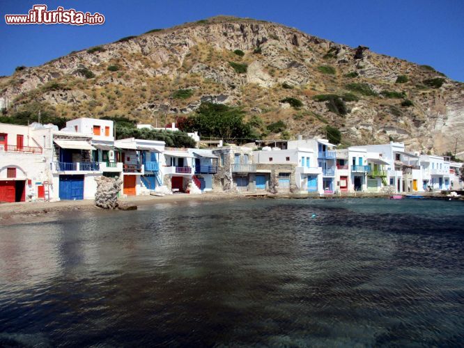 Immagine Klima, Milos: è una delle località più ftografate dell'isola, e non è diffcilie capirne il motivo. Le tradizionali case dei pescatori, chiamate in greco "syrmata", con i loro colori vivaci sono l'oggetto ideale per molti fotografi.