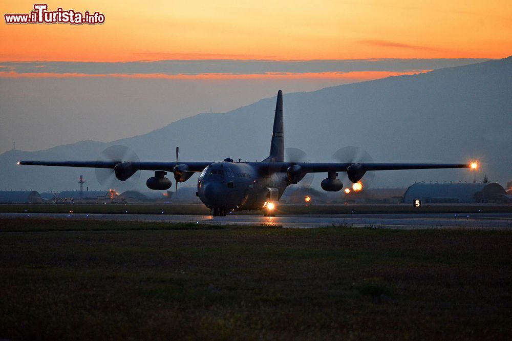 Immagine L'aeroporto militare di Aviano in Friuli - © Paolo Bovo, Wikipedia