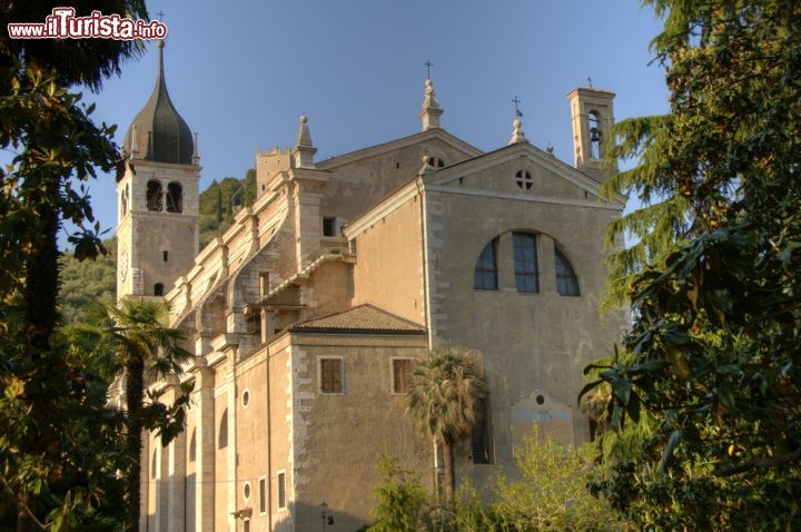 Immagine L'antica Cattedrale di Arco in Trentino - © PlusONE / Shutterstock.com