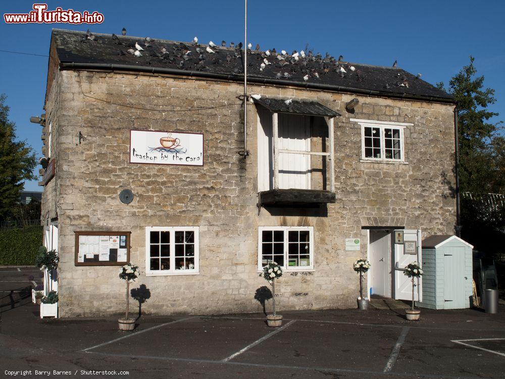 Immagine L'edificio storico del Kennet and Avon Canal Trust a Newbury in Inghilterra - © Barry Barnes / Shutterstock.com