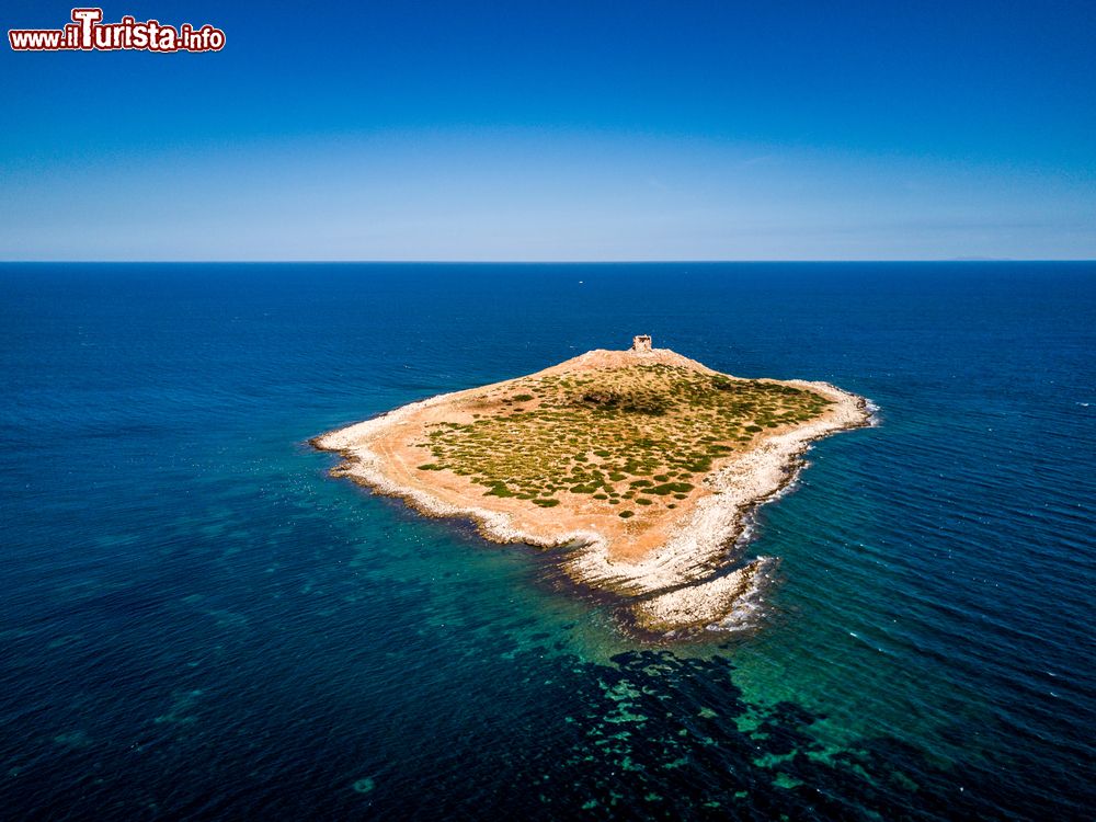 Immagine L'Isola delle Femmine, fotografata con un drone, siamo in provincia di Palermo in Sicilia