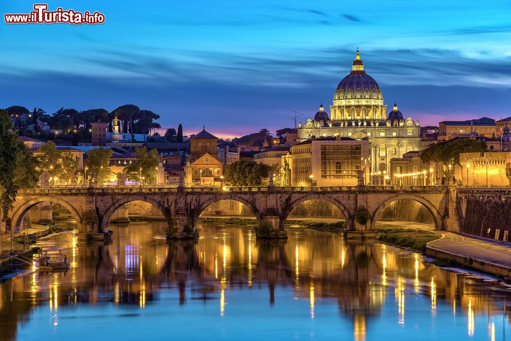 Immagine Tramonto sul Tevere a Roma in estate