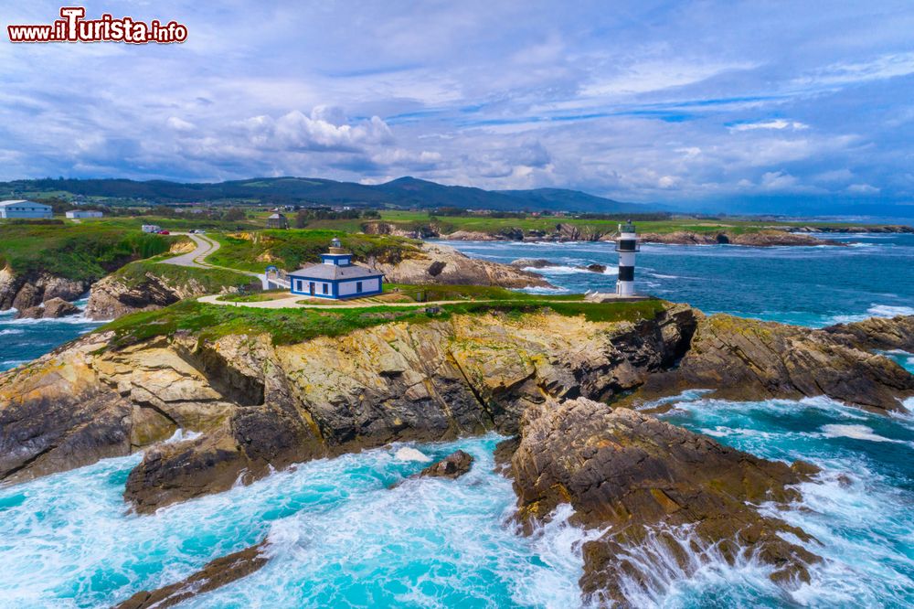 Immagine L'isola Pancha e il faro di Ribadeo in Galizia, costa nord-occidentale della Spagna