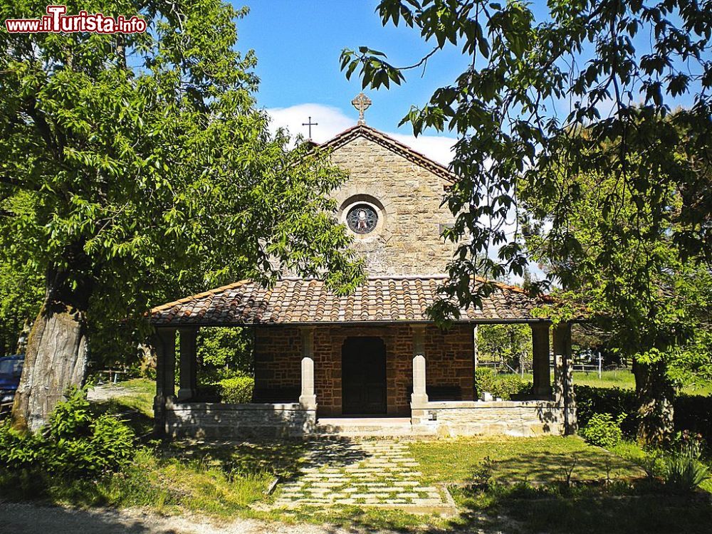 Immagine L'oratorio di S. Agostino a Cantagallo di Prato, in Toscana - © Massimilianogalardi, CC BY-SA 3.0, Wikipedia