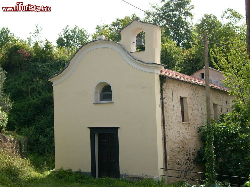 Immagine L'Oratorio presso la chiesa di san Dalmazio di Pornassio, Liguria - © Davide Papalini, CC BY 2.5, Wikipedia