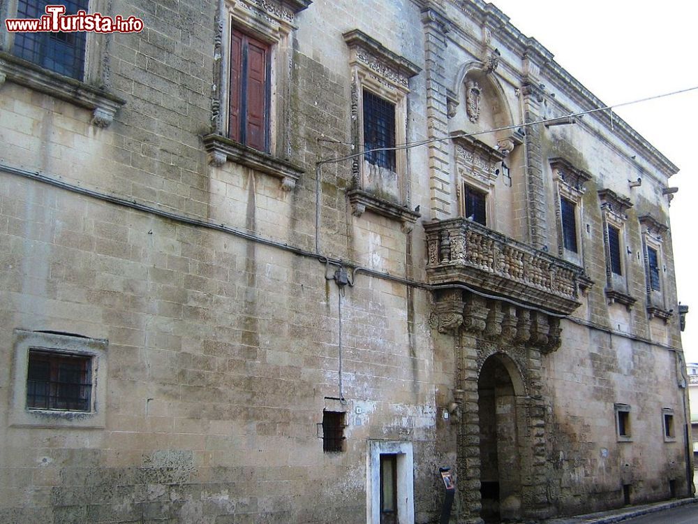 Immagine Il Palazzo Vernazza in centro a Castri di Lecce nel Salento, Puglia - © Lupiae - Wikipedia
