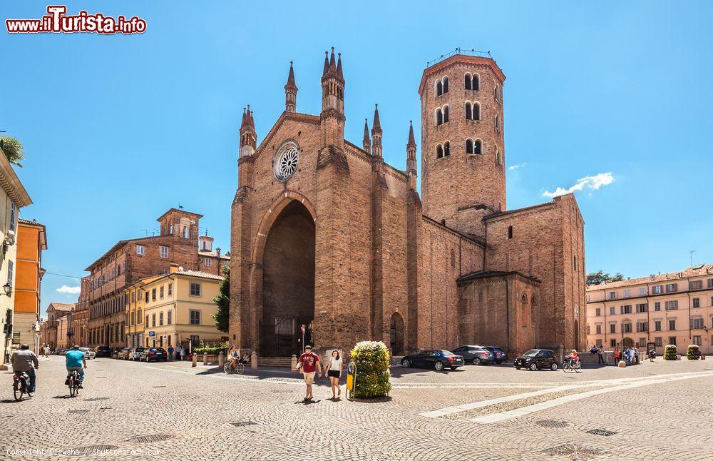 Immagine La  Basilica di Sant'Antonino a Piacenza, la Cattedrale cittadina - © Olgysha / Shutterstock.com