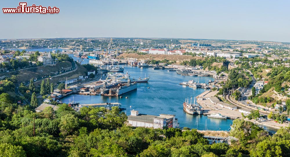 Immagine La baia che accoglie il Porto di Sebastopoli in Russia, in Crimea