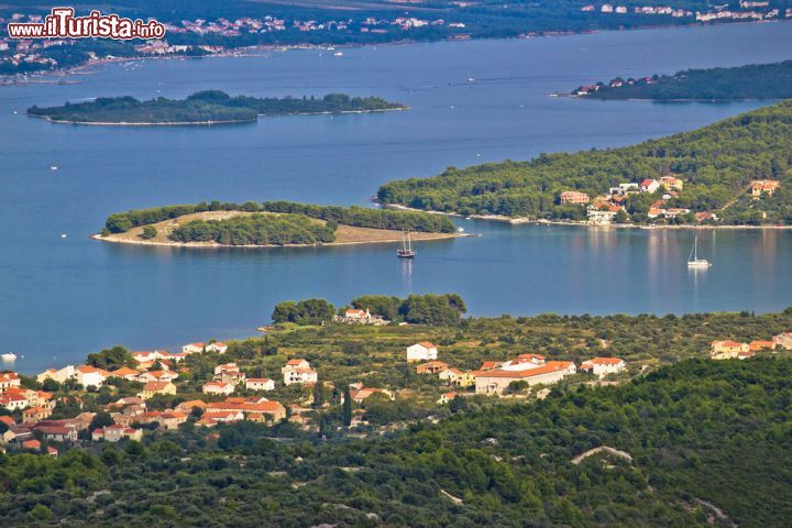 Immagine La baia del villaggio di Nevidane, si trova sull'isola di Pasman in Dalmazia