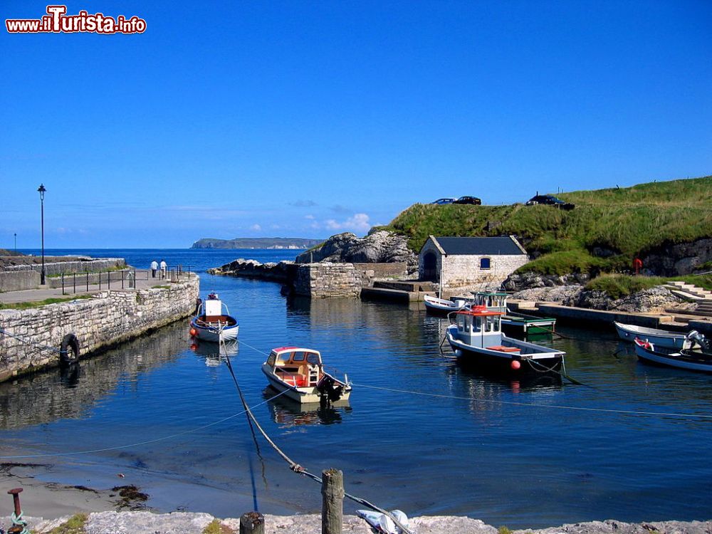 Immagine La baia di Balintoy Harbor su Rathlin Island in Irlanda - © Bruce Durling - CC BY-SA 2.0, Wikipedia