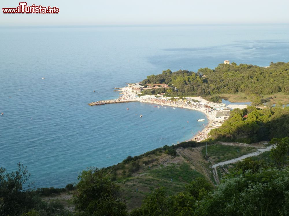 Immagine La baia di Portonovo nel Conero