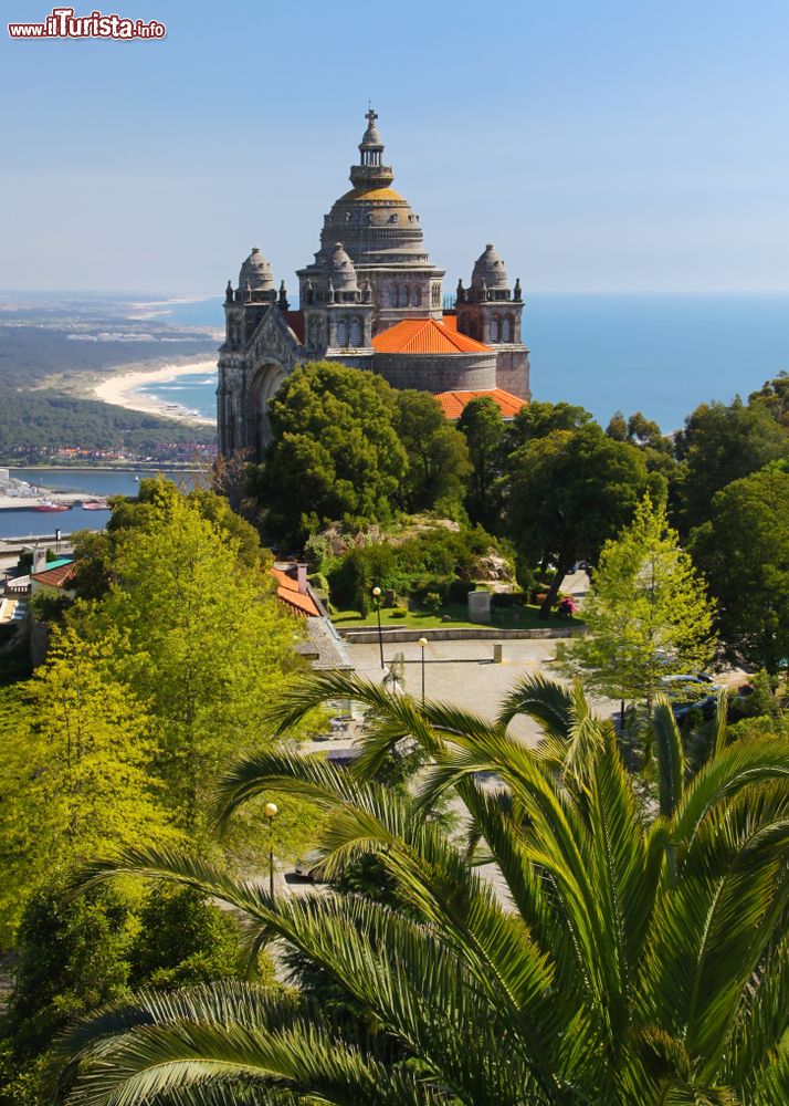 Immagine La basilica di Santa Lucia al Monte vicino a Viana do Castelo, Portogallo. 