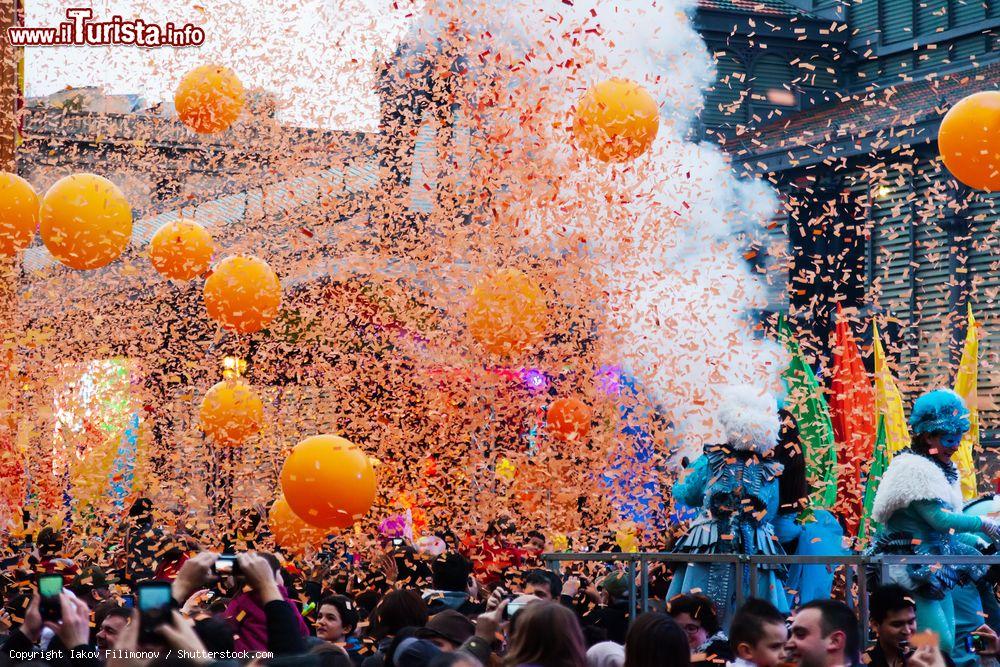 Immagine La Battaglia della Taronjada durante il Carnevale di Barcellona - © Iakov Filimonov / Shutterstock.com