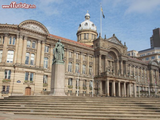 Immagine La bella e maestosa Piazza Vittoria a Birmingham, Inghilterra.