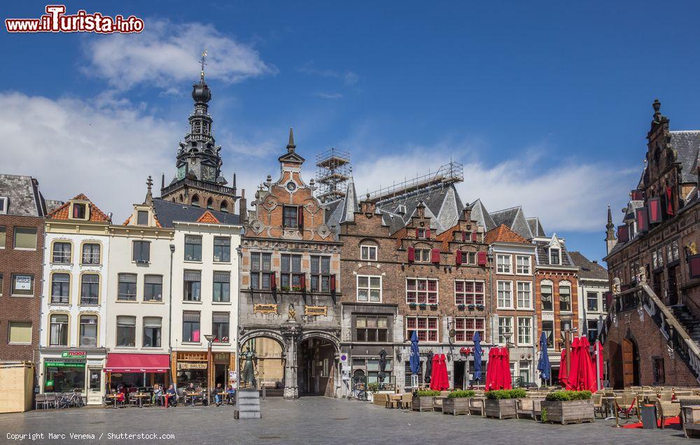 Immagine La bella piazza del mercato nel centro storico di Nijmegen, Olanda, in una giornata di sole - © Marc Venema / Shutterstock.com