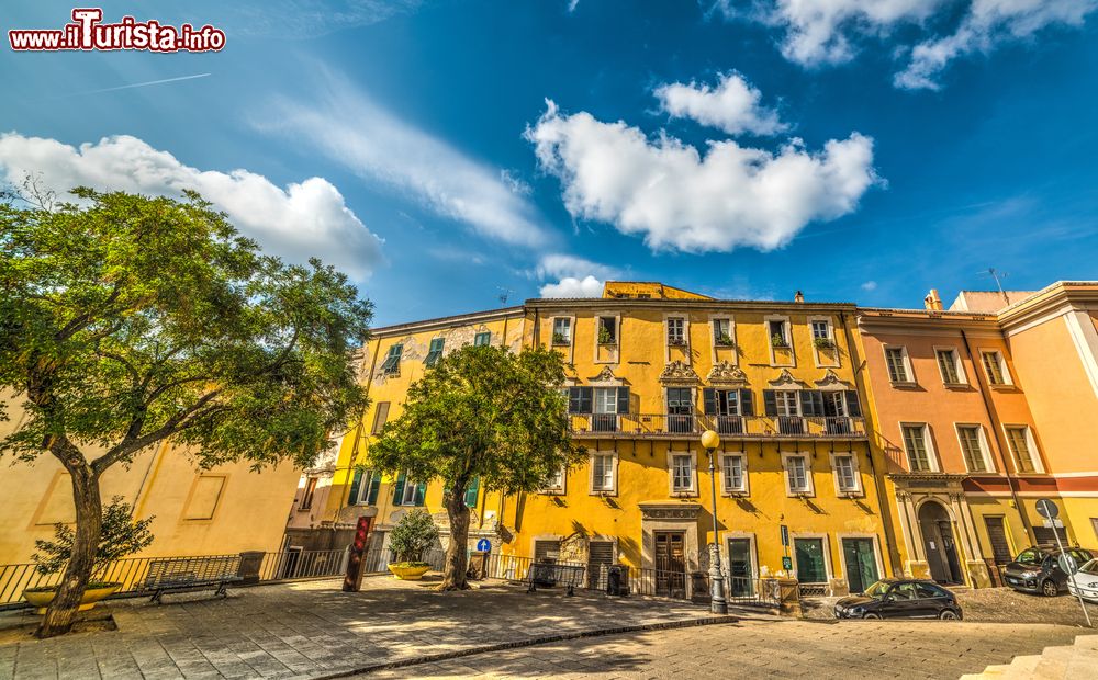 Immagine La bella Piazza Duomo a Sassari, Sardegna. Qui, nel centro cittadino, sorge la cattedrale di San Nicola.