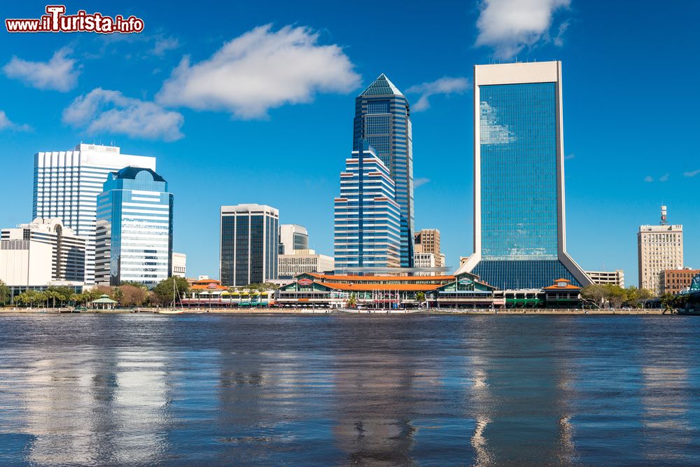 Immagine La bella Skyline di Jacksonville in primavera, costa est della Florida