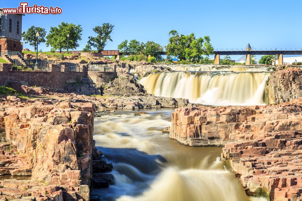 Immagine La bellezza della natura a Sioux Falls, South Dakota, USA. Una suggestiva immagine panoramica scattata in una giornata di sole.