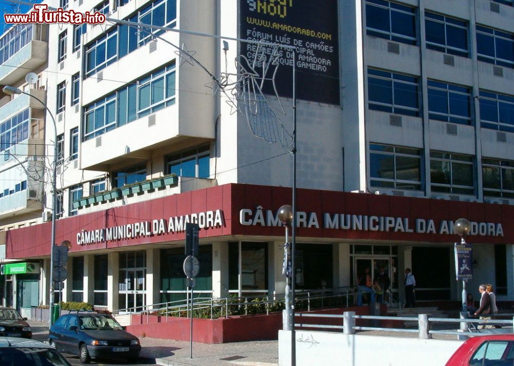 Immagine La Camara Municipal ad Amadora in Portogallo - © Koshelyev - CC BY-SA 3.0, Wikipedia
