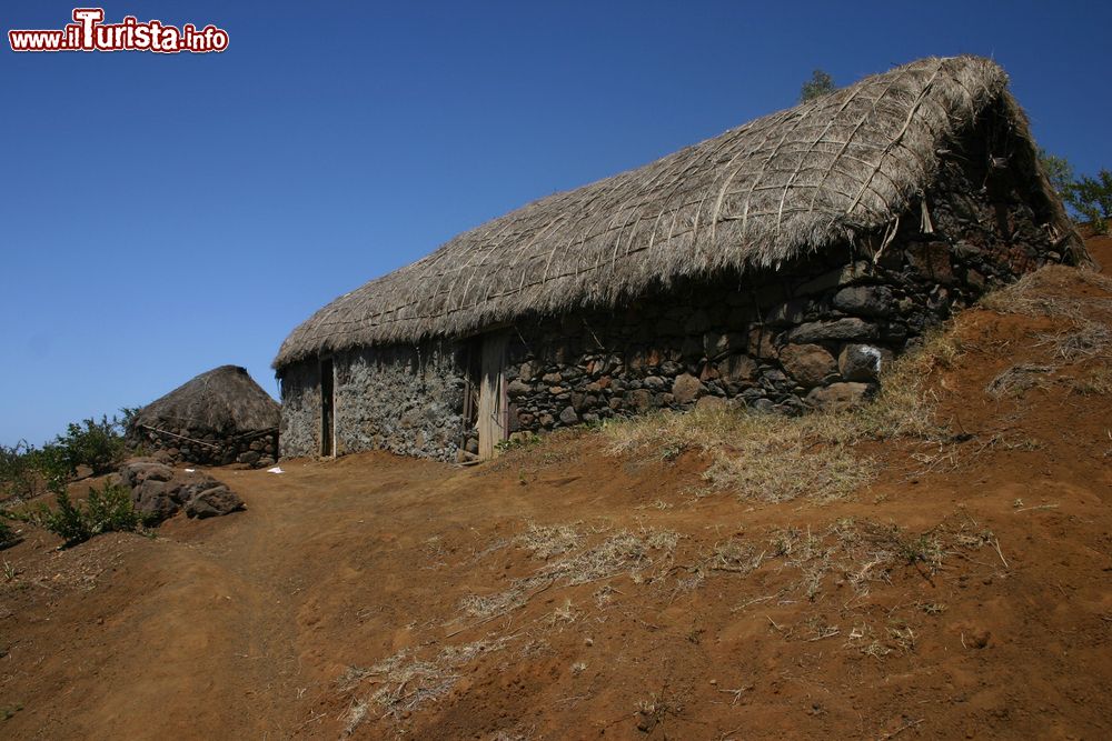 Immagine La capanna tradizionale di una fattoria a Santo Antão, nell'arcipelago africano di Capo Verde.