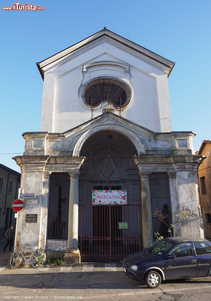 Immagine La Cappella della Confraternita Santa Croce in centro di Grugliasco in Piemonte - © Claudio Divizia / Shutterstock.com