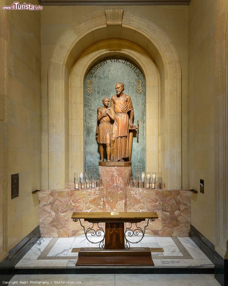 Immagine La cappella di San Giuseppe nella cattedrale di Santa Cecilia a omaha, Nebraska, USA - © Nagel Photography / Shutterstock.com
