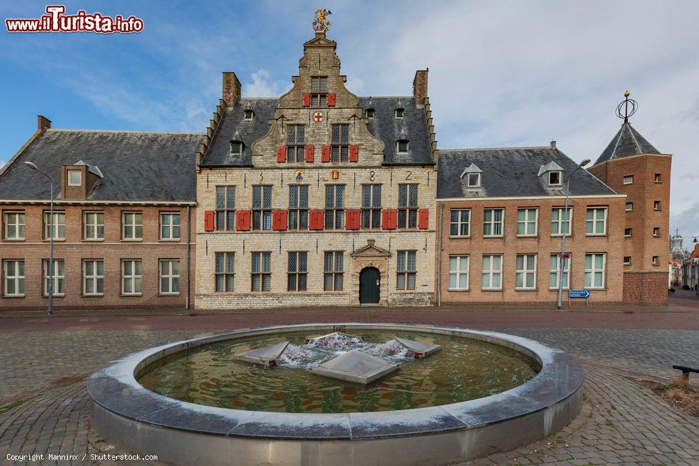 Immagine La Casa del Sagittario a Middelburg, Olanda. La sua costruzione risale al lontano 1582 - © Manninx / Shutterstock.com