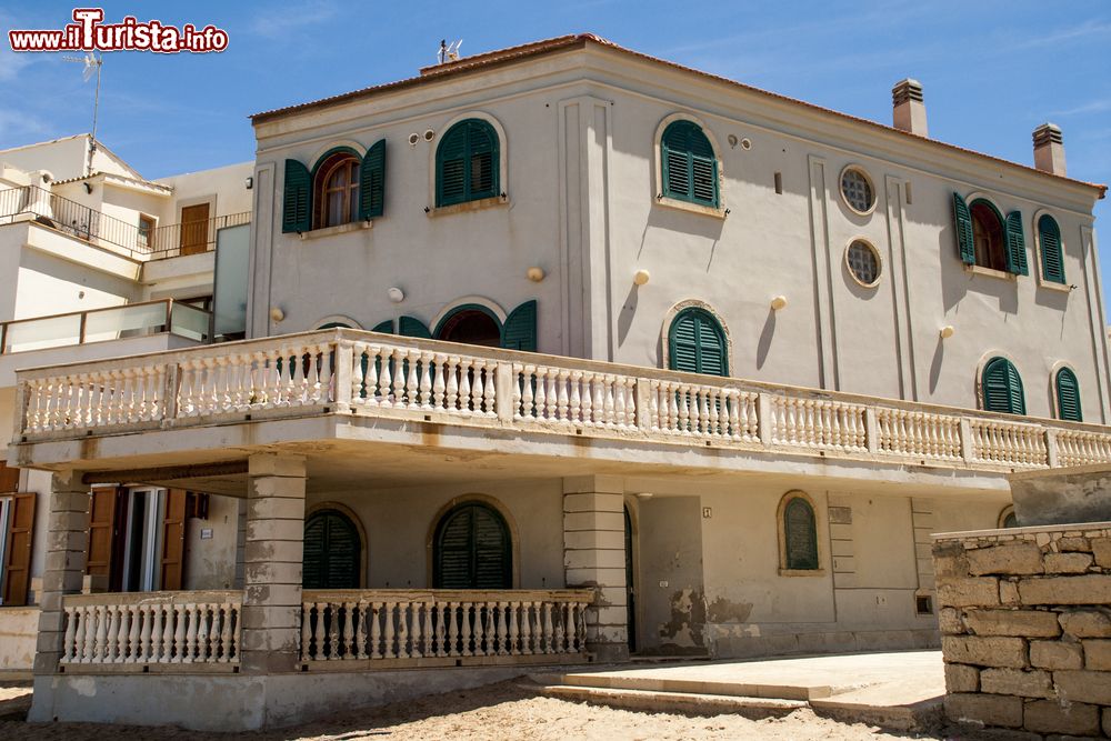 Immagine La casa di Montalbano a Punta Secca (Sicilia): è uno dei luoghi della serie TV Il Commissario Montalbano, basata sui racconti di Andrea Camilleri