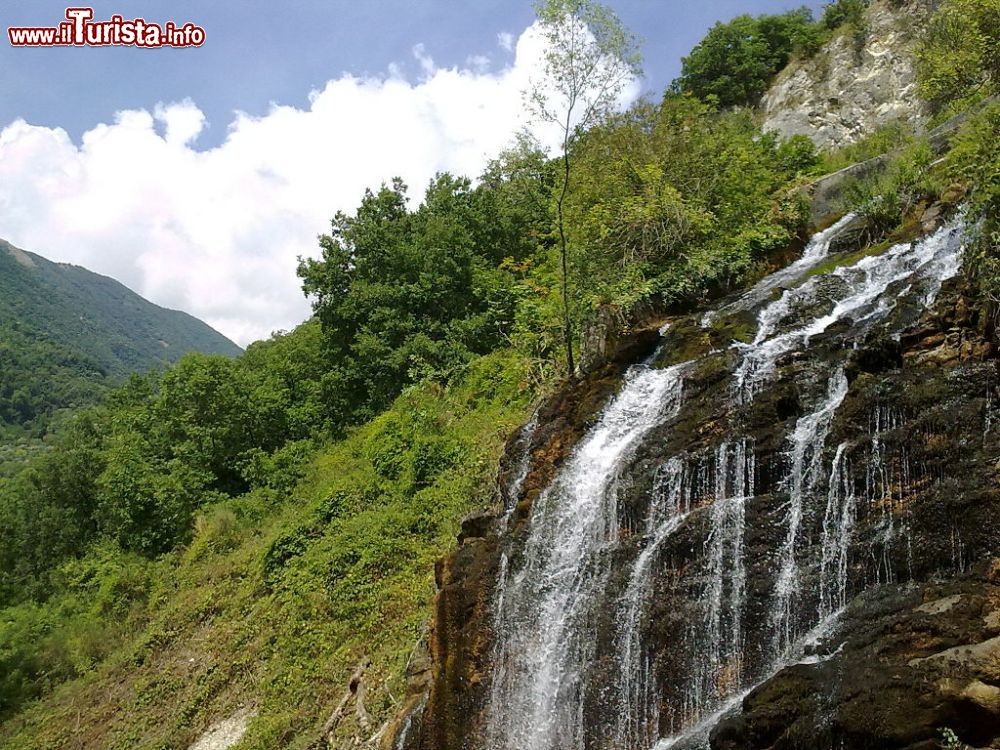 Immagine La cascata del Parco Fluviale di Caposele in Campania - © Gerrusson -CC BY-SA 3.0, Wikipedia