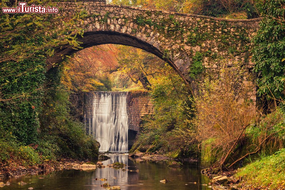 Immagine La Cascata della Lavandaia una delle tre cascate di Montella in Campania