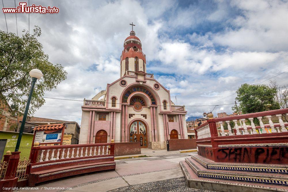 Immagine La cattedrale affacciata su Plaza de Armas nella cittadina peruviana di Huaraz - © Kanokratnok / Shutterstock.com