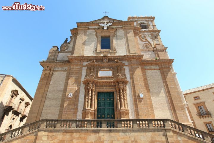 Immagine La cattedrale barocca di Piazza Armerina, Sicilia. La chiesa è dedicata a Maria Santissima delle Vittorie - © mary416 / Shutterstock.com