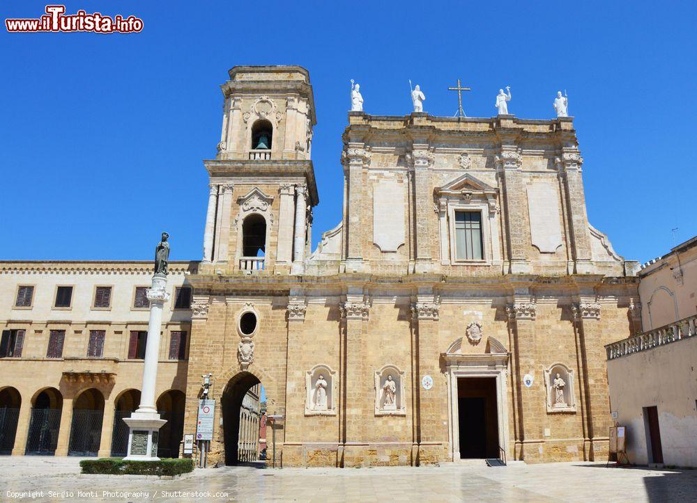 Immagine La cattedrale di Brindisi in Piazza Duomo, Puglia, in una giornata di sole - © Sergio Monti Photography / Shutterstock.com