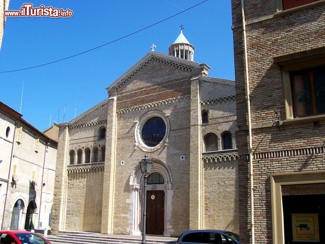 Immagine La Cattedrale di Fano nelle Marche - © MarkusMark - CC BY-SA 3.0 - Wikimedia Commons.