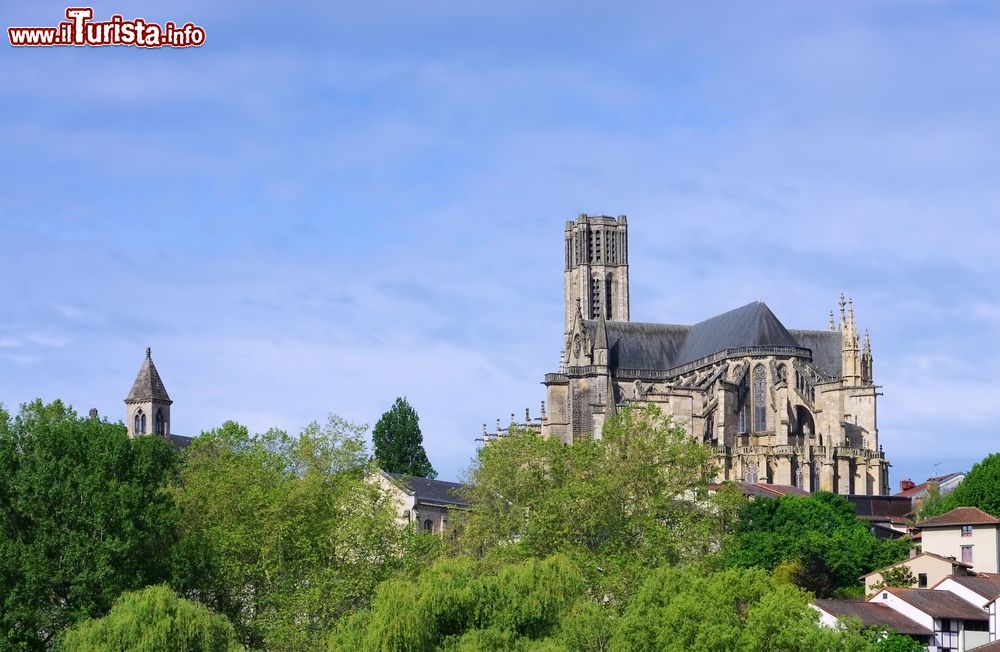 Immagine La cattedrale di Limoges, Francia: dedicata a Santo Stefano, queesta maestosa chiesa è monumento storico nazionale dal 1862. La sua costruzione iniziò nel 1273.