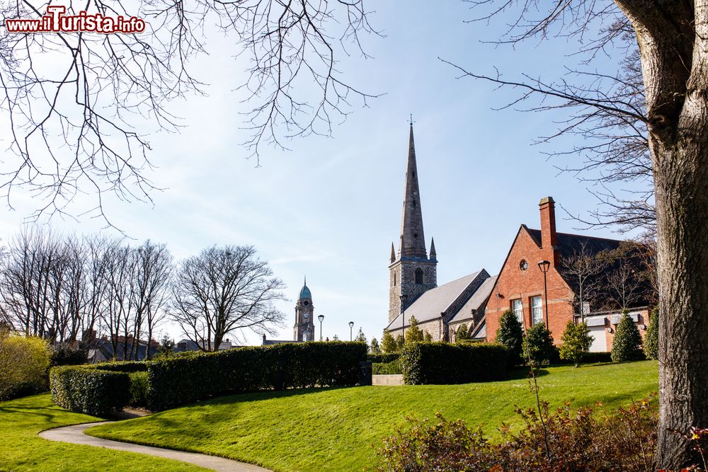 Immagine La cattedrale di Lisburn vista dai Castle Gardens, Irlanda del Nord.
