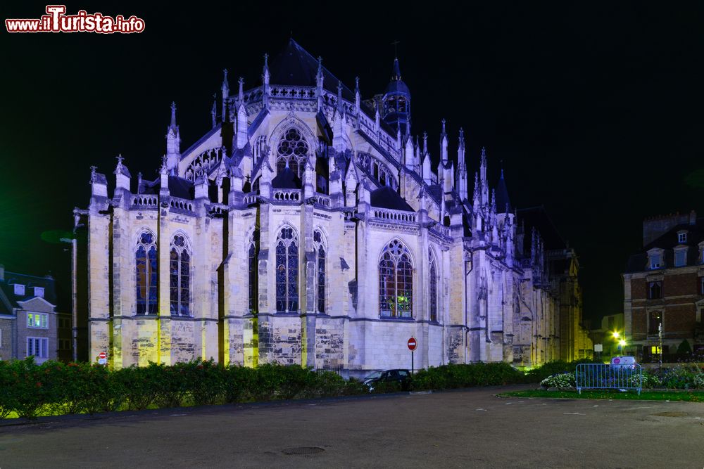 Immagine La cattedrale di Nevers by night, Francia: è dedicata ai santi Quirico e Giulitta.