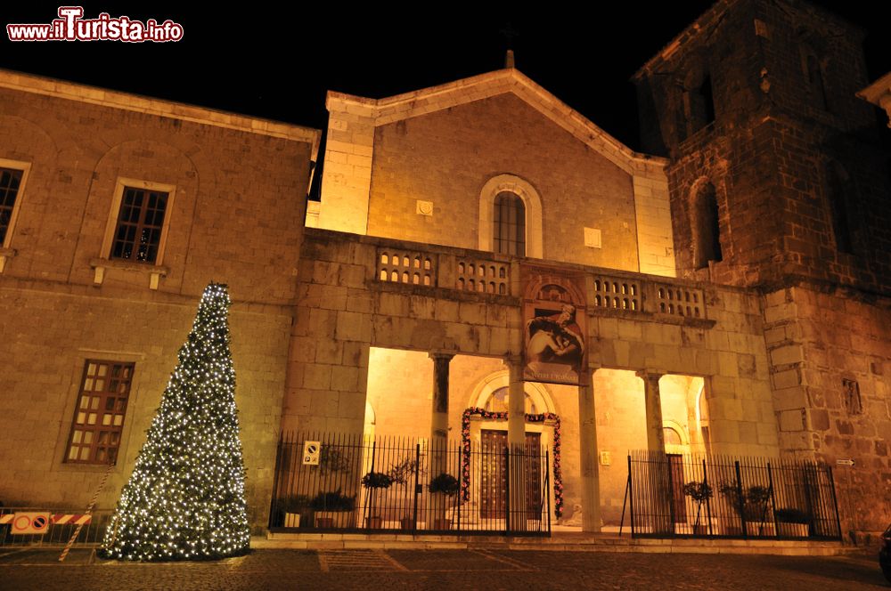 Immagine La Cattedrale di San Clemente a Teano durante le feste di Natale