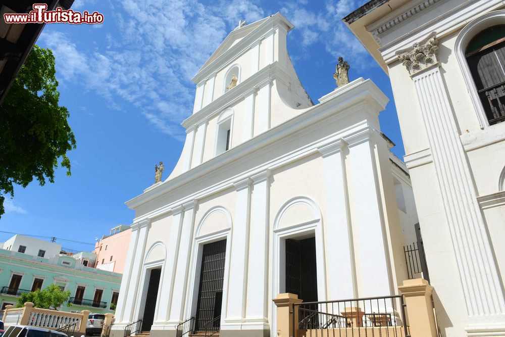 Immagine La cattedrale di San Giovanni Battista a San Juan, Porto Rico. Questo edificio religioso venne costruito nel 1521 e rappresenta la chiesa più antica degli Stati Uniti d'America.