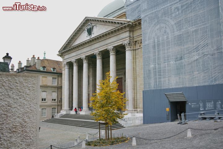 Immagine La cattedrale di San Pietro a Ginevra, Svizzera. Costruita inizialmente per il rito cattolico, questa bella chiesa venne poi completamente modificata con l'avvento della Riforma nella metà del XVI° secolo