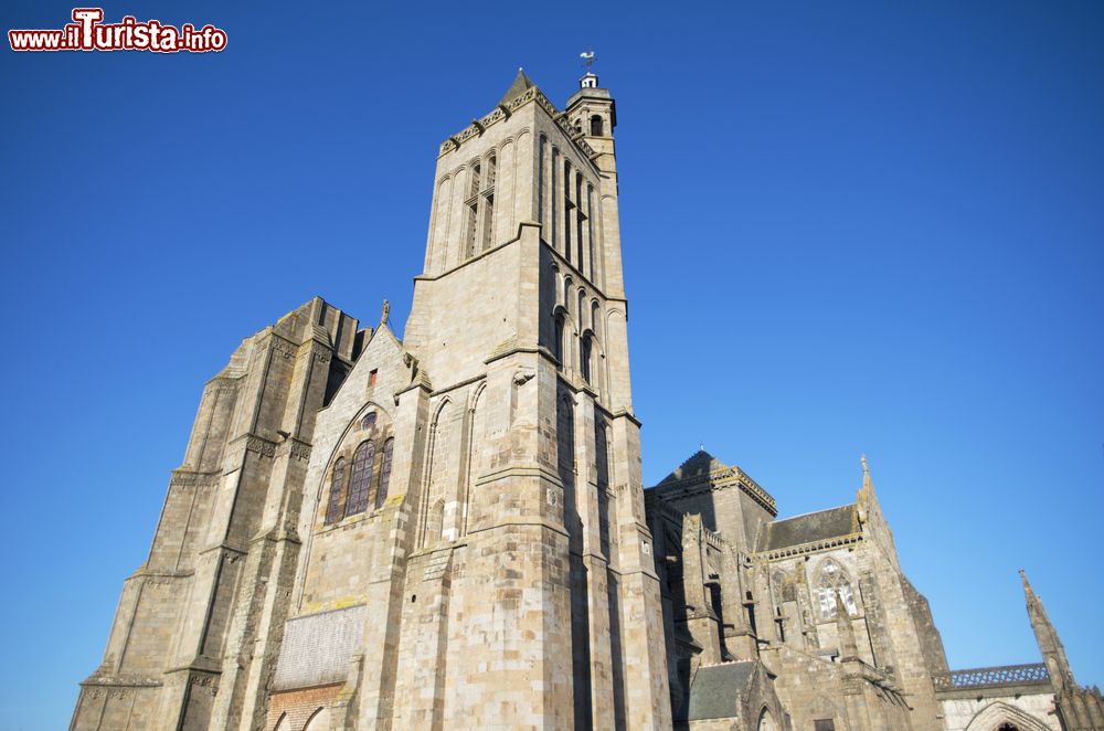 Immagine La Cattedrale di San Sansone a Dol-de-Bretagne in Francia.