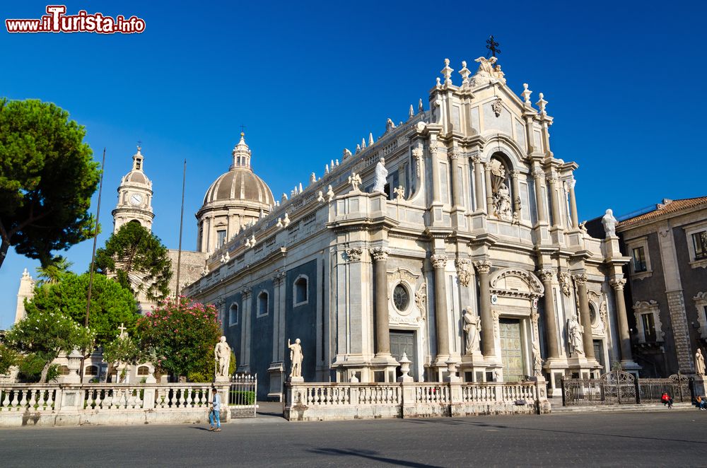 Immagine La Cattedrale di Sant'Agata vista da PIazza Duomo a Catania, Sicilia