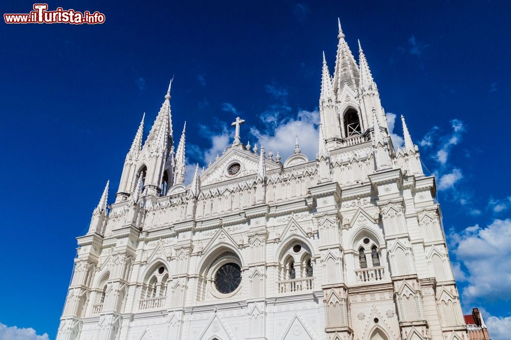 Immagine La cattedrale di Santa Ana nell'omonima cittadina di El Salvador, Centro America. Costruito agli inizi del XX° secolo, questo imponente edificio religioso è stato dedicato alla santa patrona della città.